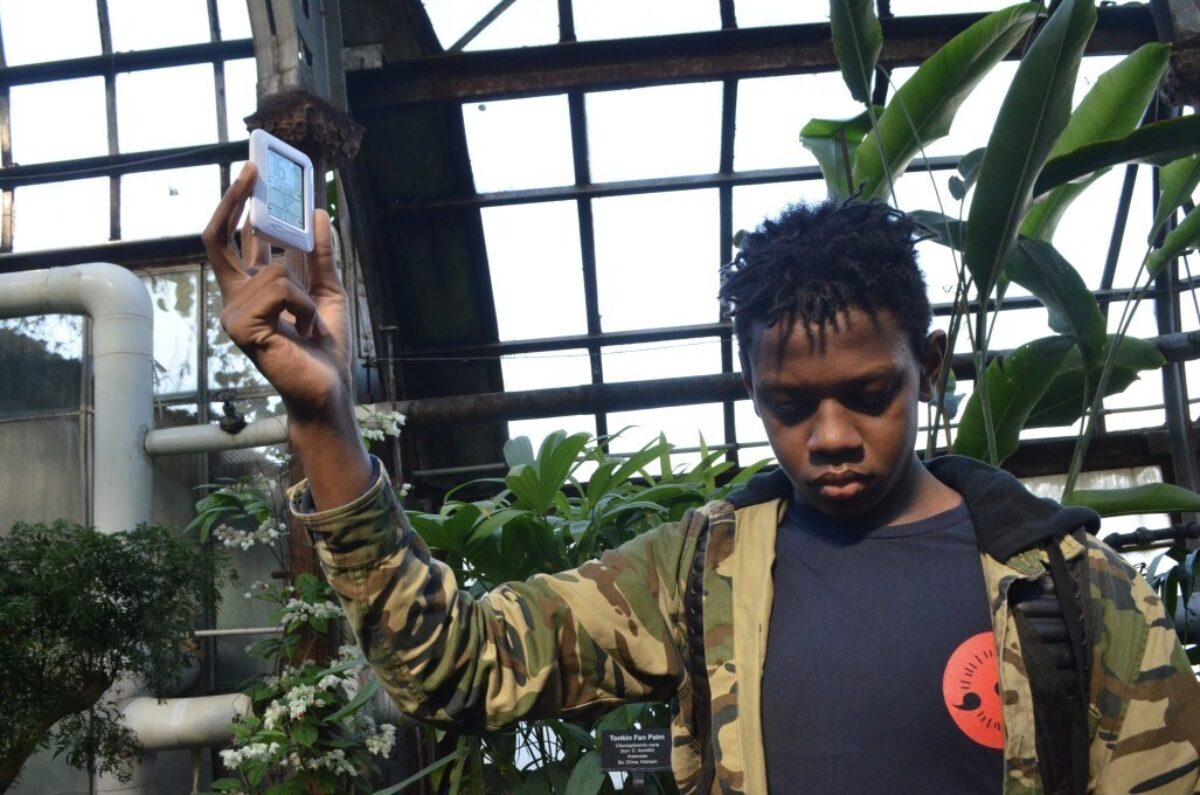 A GCE student applies classroom learning in the Fuel class, an integrated course that explores ecosystems and our culture.