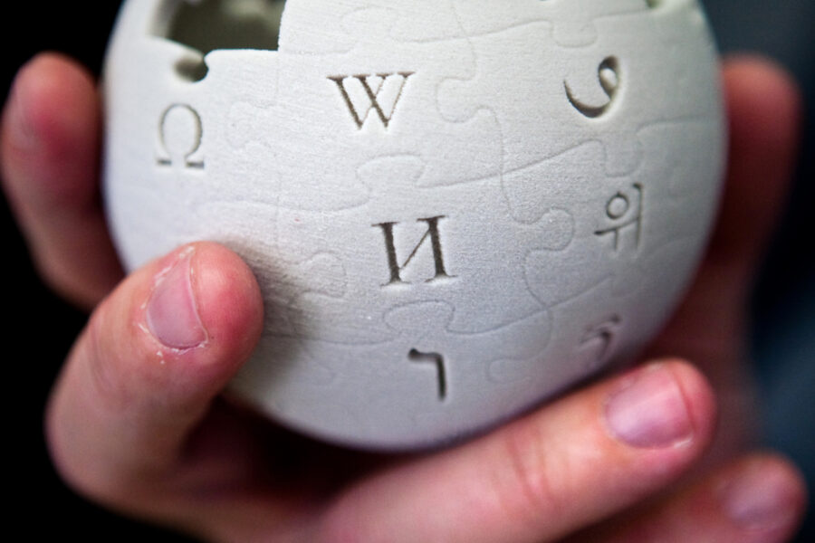 Wikipedia and democracy